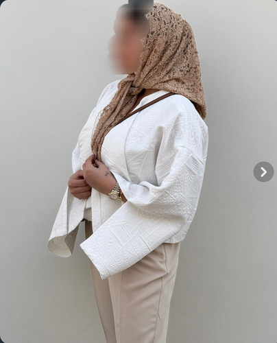 روسری سه گوش دانتل مخملی قواره 75cm کد 2243