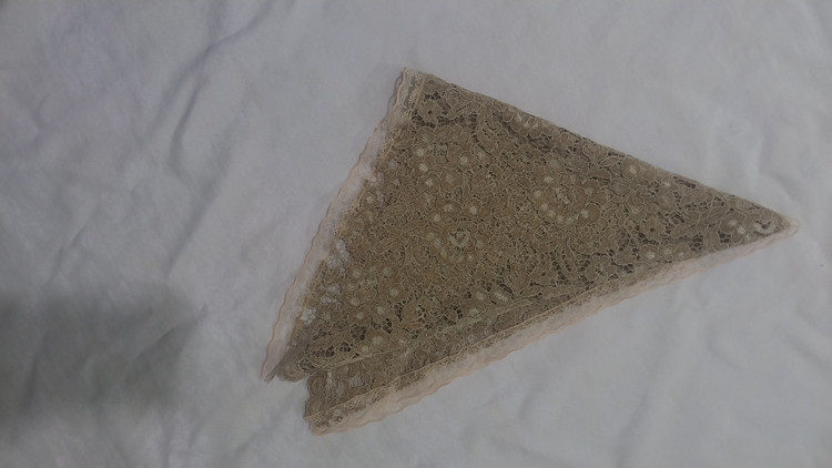 روسری سه گوش دانتل مخملی قواره 75cm کد 2243